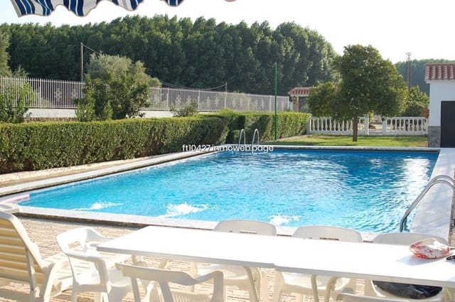 Chalet de 6 habitaciones en Guadix en venta con piscina - 299.500 € (Ref: 10088781)