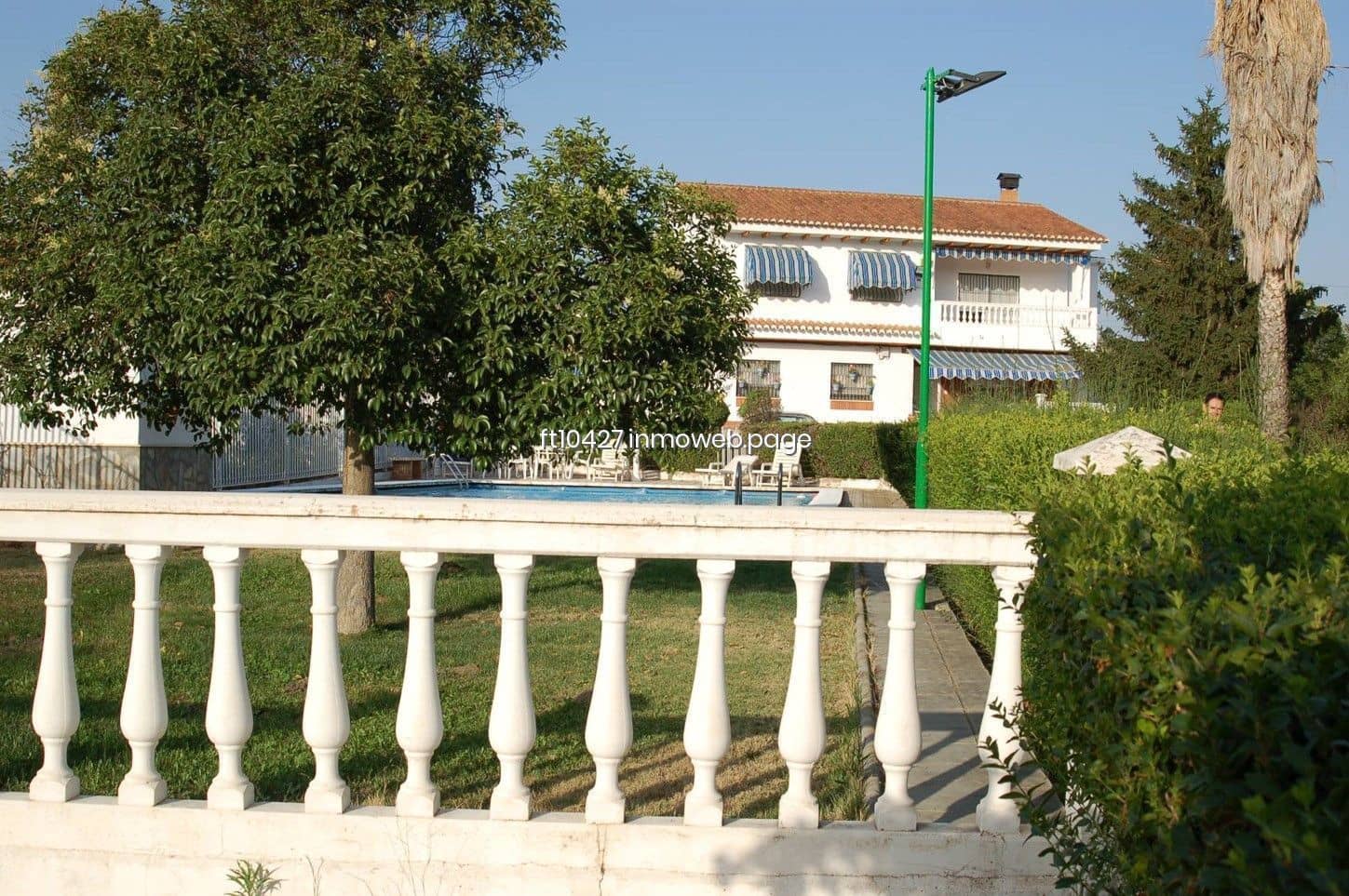 Chalet de 6 habitaciones en Guadix en venta con piscina - 299.500 € (Ref: 10088781)