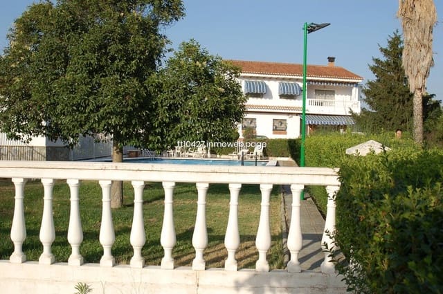 Chalet de 6 habitaciones en Guadix en venta con piscina - 299.500 € (Ref: 10088781)