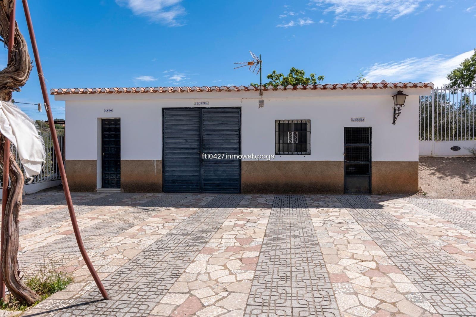 Chalet de 6 habitaciones en Guadix en venta con piscina - 299.500 € (Ref: 10088781)
