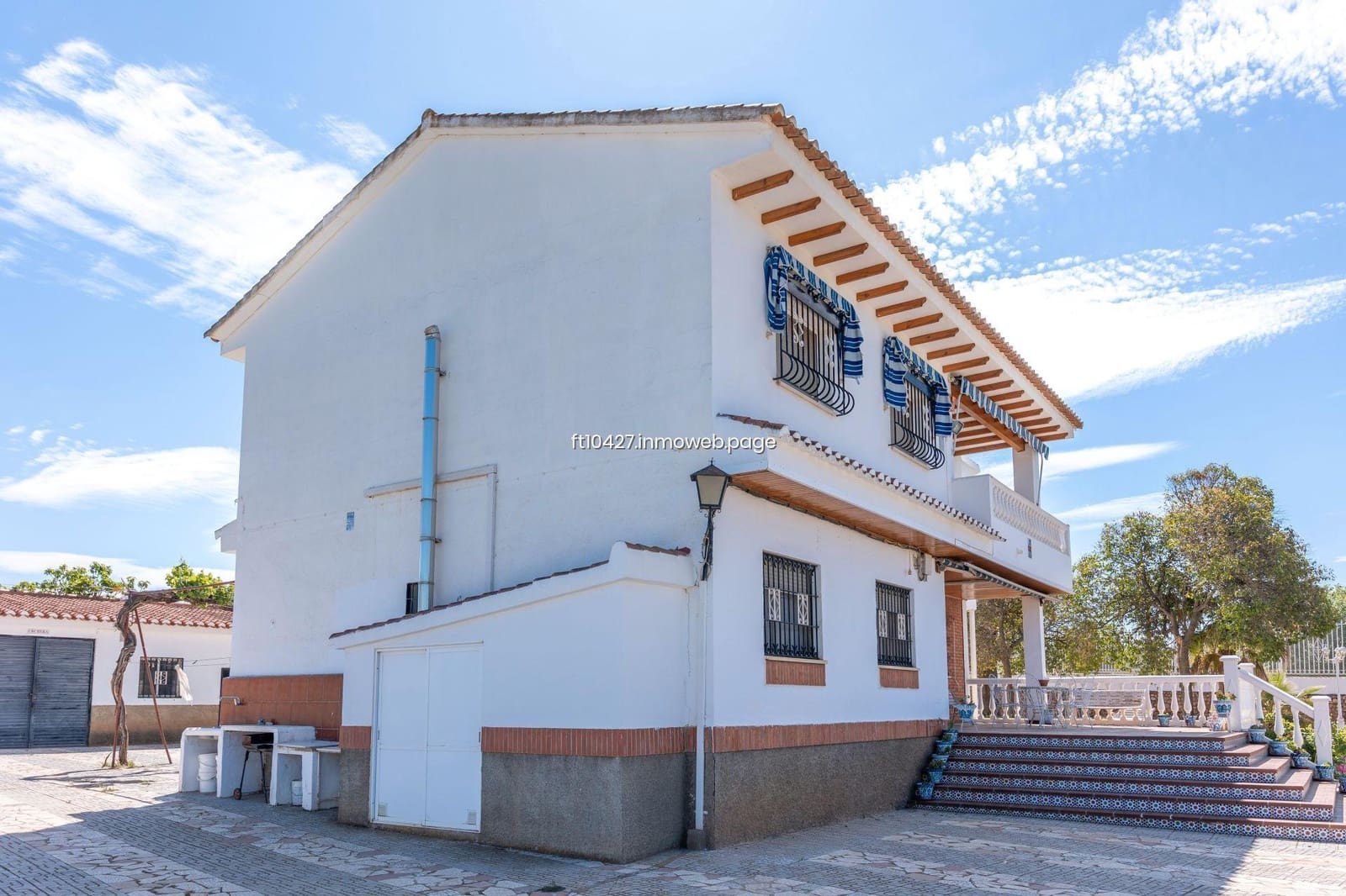 Chalet de 6 habitaciones en Guadix en venta con piscina - 299.500 € (Ref: 10088781)