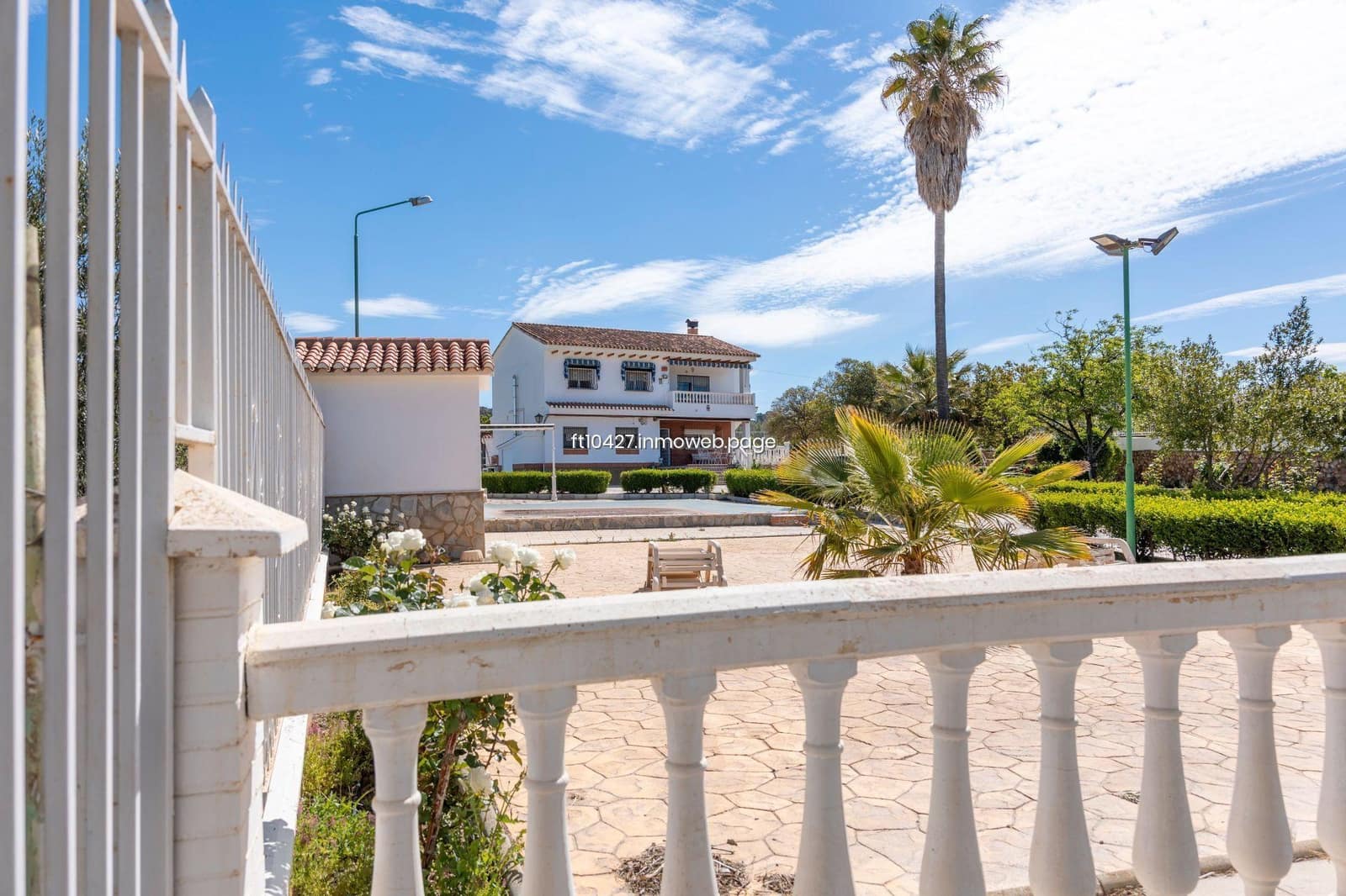 Chalet de 6 habitaciones en Guadix en venta con piscina - 299.500 € (Ref: 10088781)