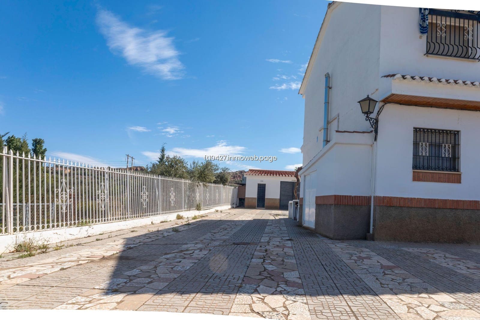 Chalet de 6 habitaciones en Guadix en venta con piscina - 299.500 € (Ref: 10088781)