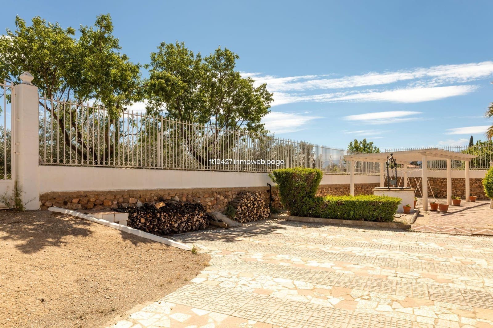Chalet de 6 habitaciones en Guadix en venta con piscina - 299.500 € (Ref: 10088781)