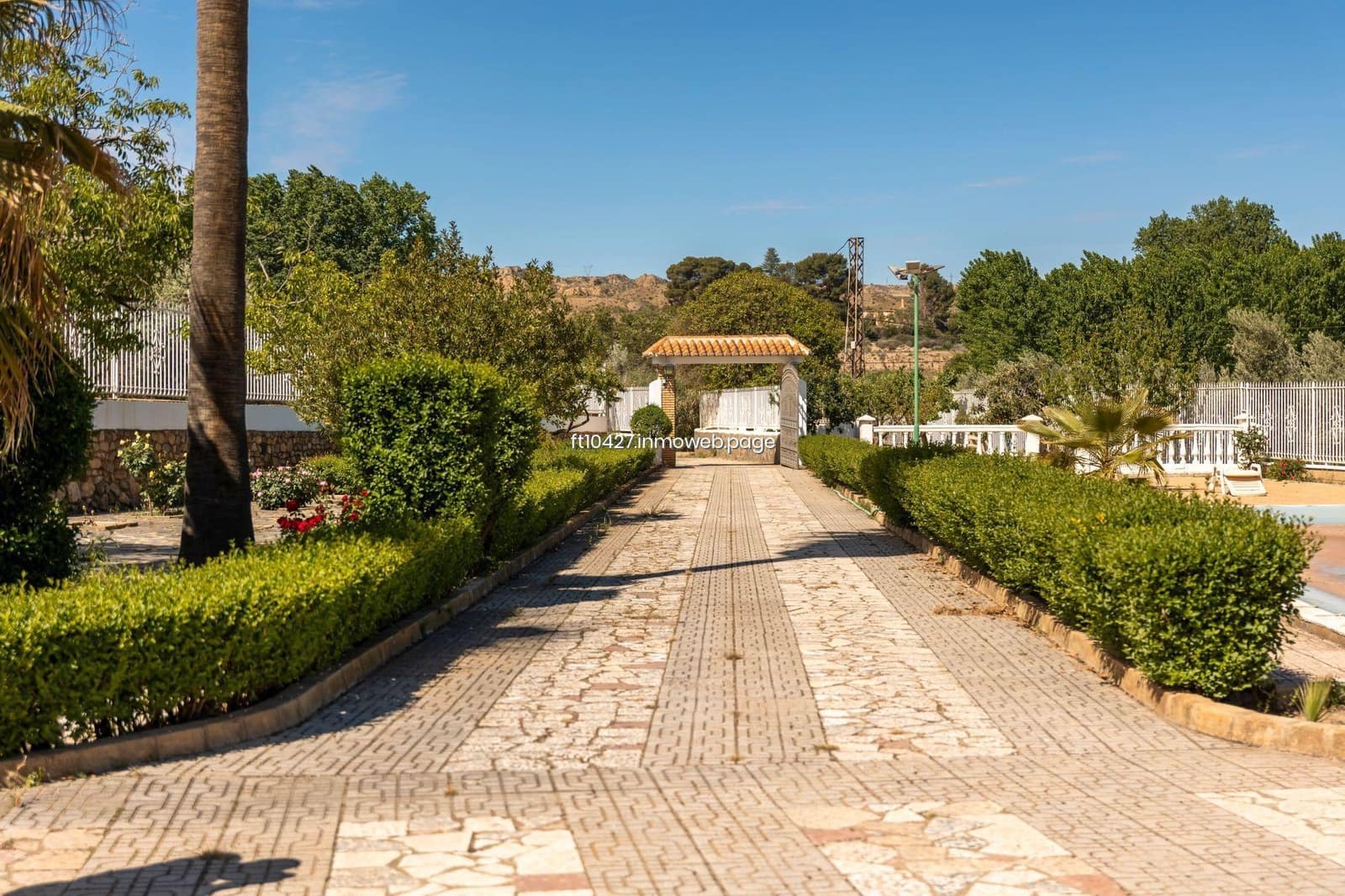 Chalet de 6 habitaciones en Guadix en venta con piscina - 299.500 € (Ref: 10088781)