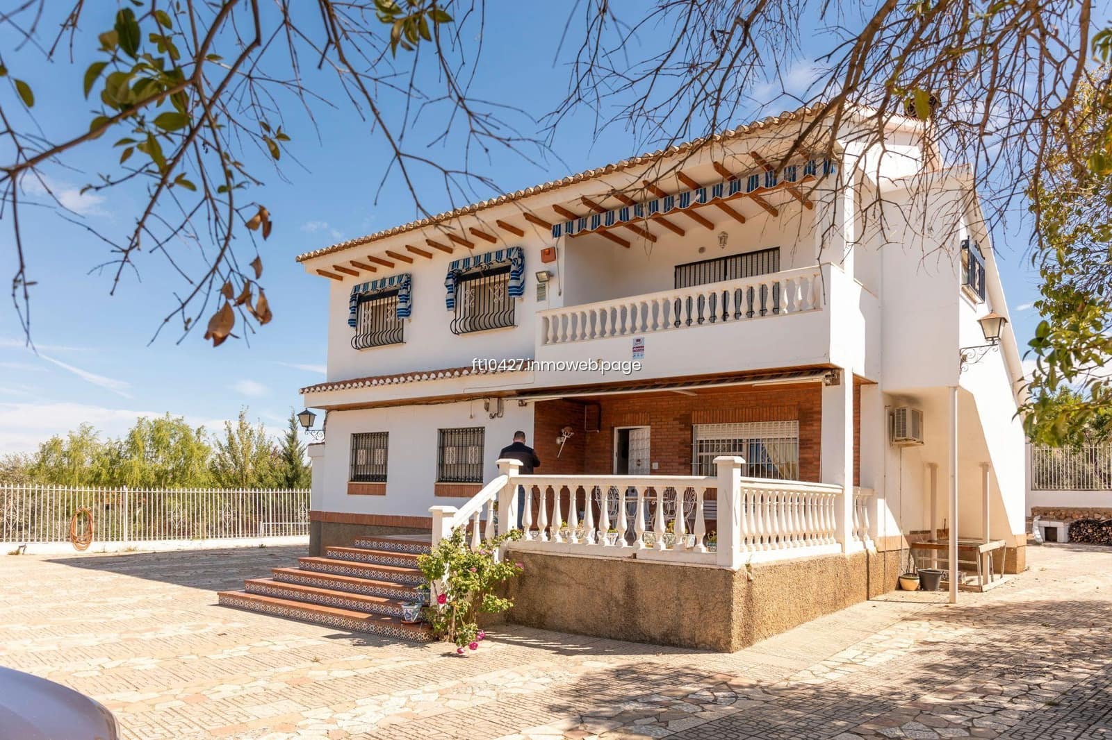 Chalet de 6 habitaciones en Guadix en venta con piscina - 299.500 € (Ref: 10088781)
