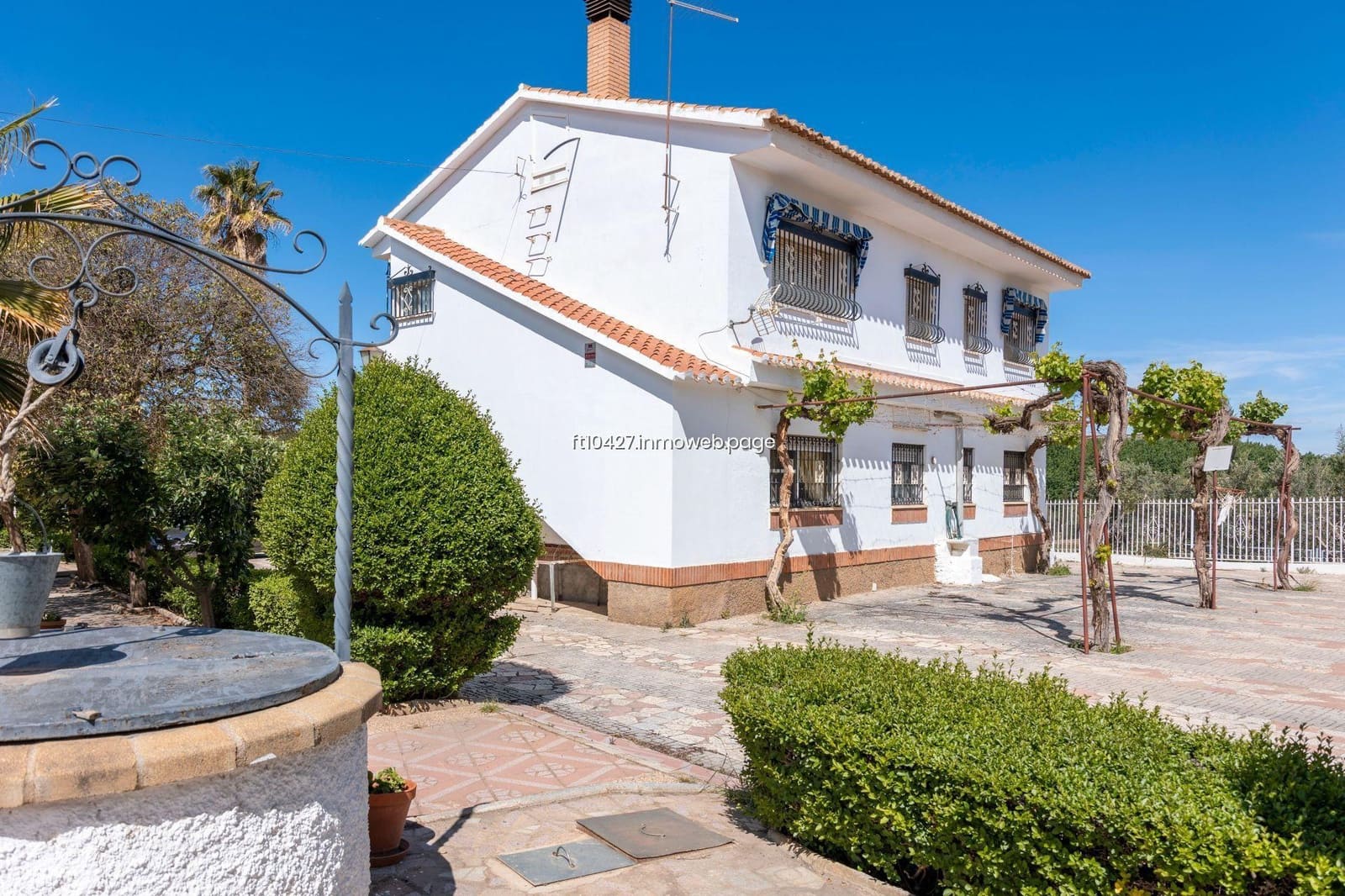 Chalet de 6 habitaciones en Guadix en venta con piscina - 299.500 € (Ref: 10088781)