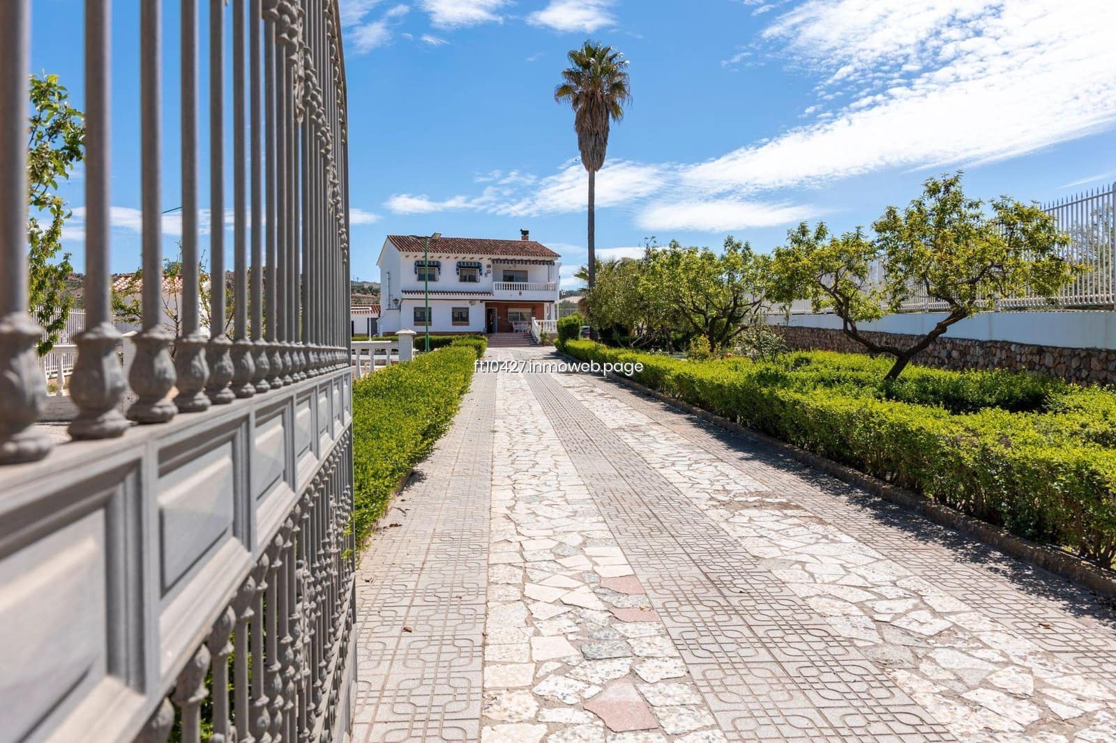 Chalet de 6 habitaciones en Guadix en venta con piscina - 299.500 € (Ref: 10088781)