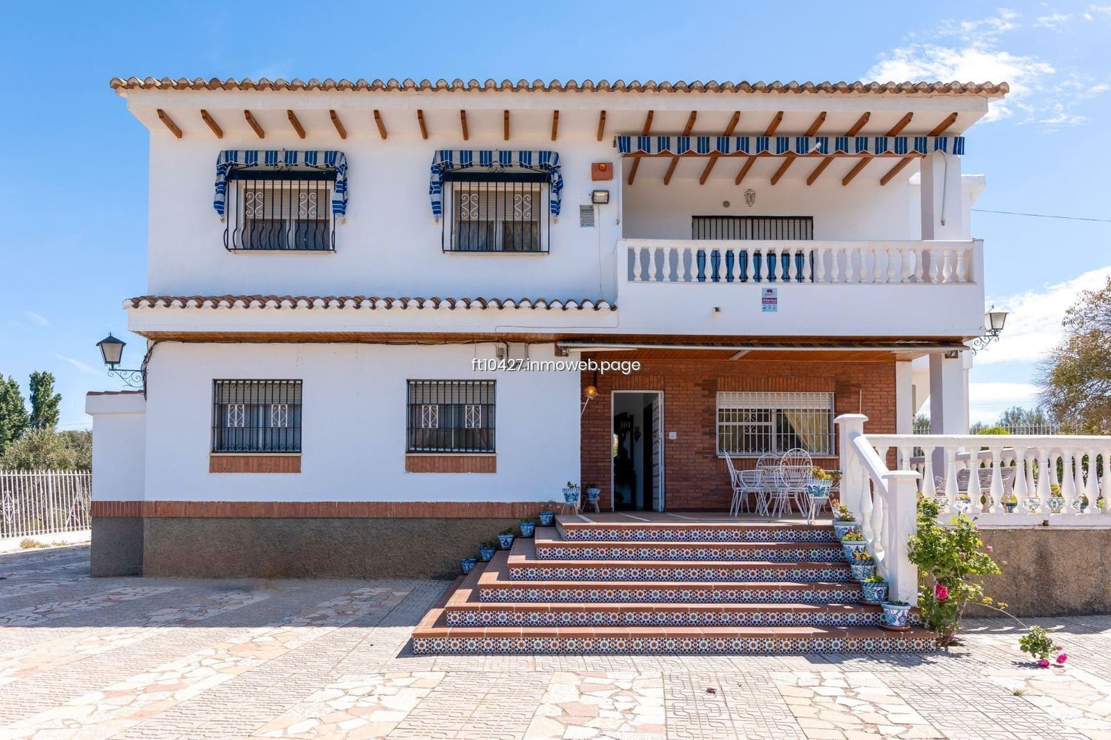 Chalet de 6 habitaciones en Guadix en venta con piscina - 299.500 € (Ref: 10088781)