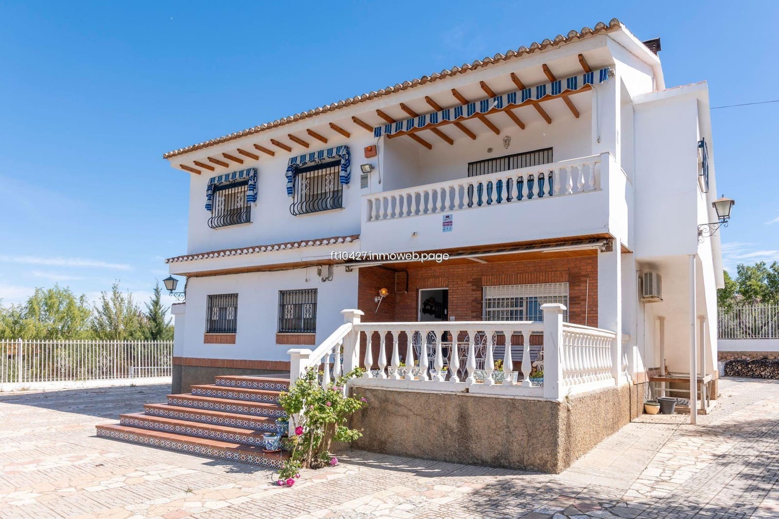 Chalet de 6 habitaciones en Guadix en venta con piscina - 299.500 € (Ref: 10088781)