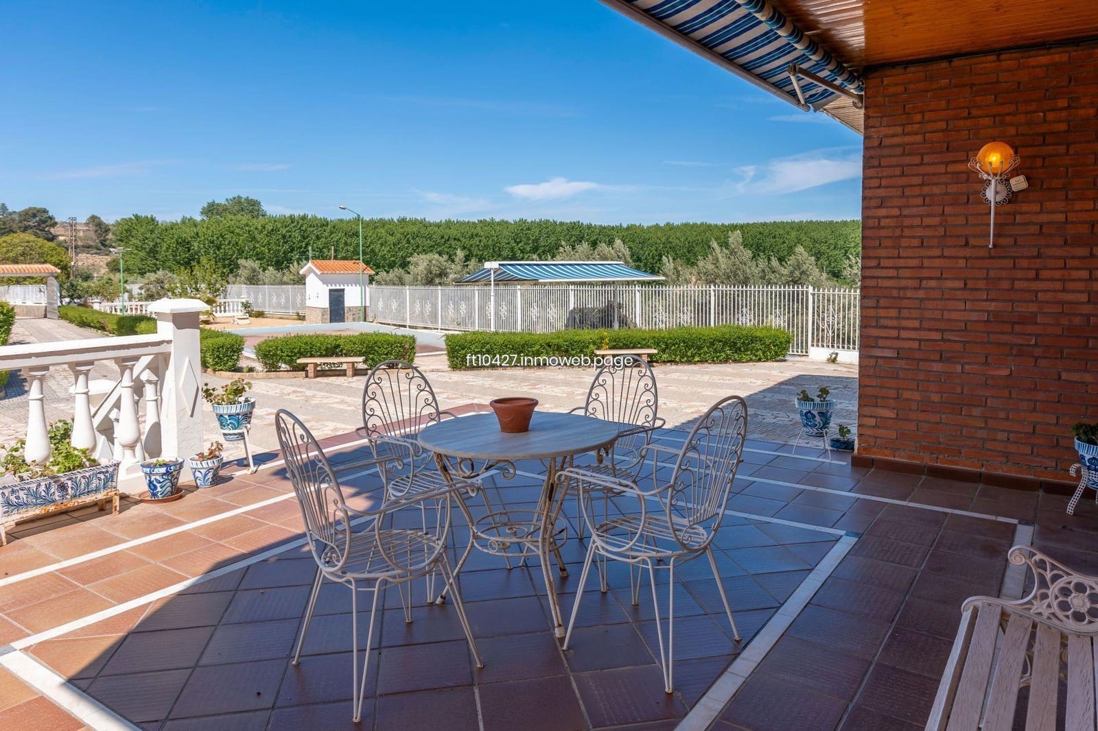 Chalet de 6 habitaciones en Guadix en venta con piscina - 299.500 € (Ref: 10088781)