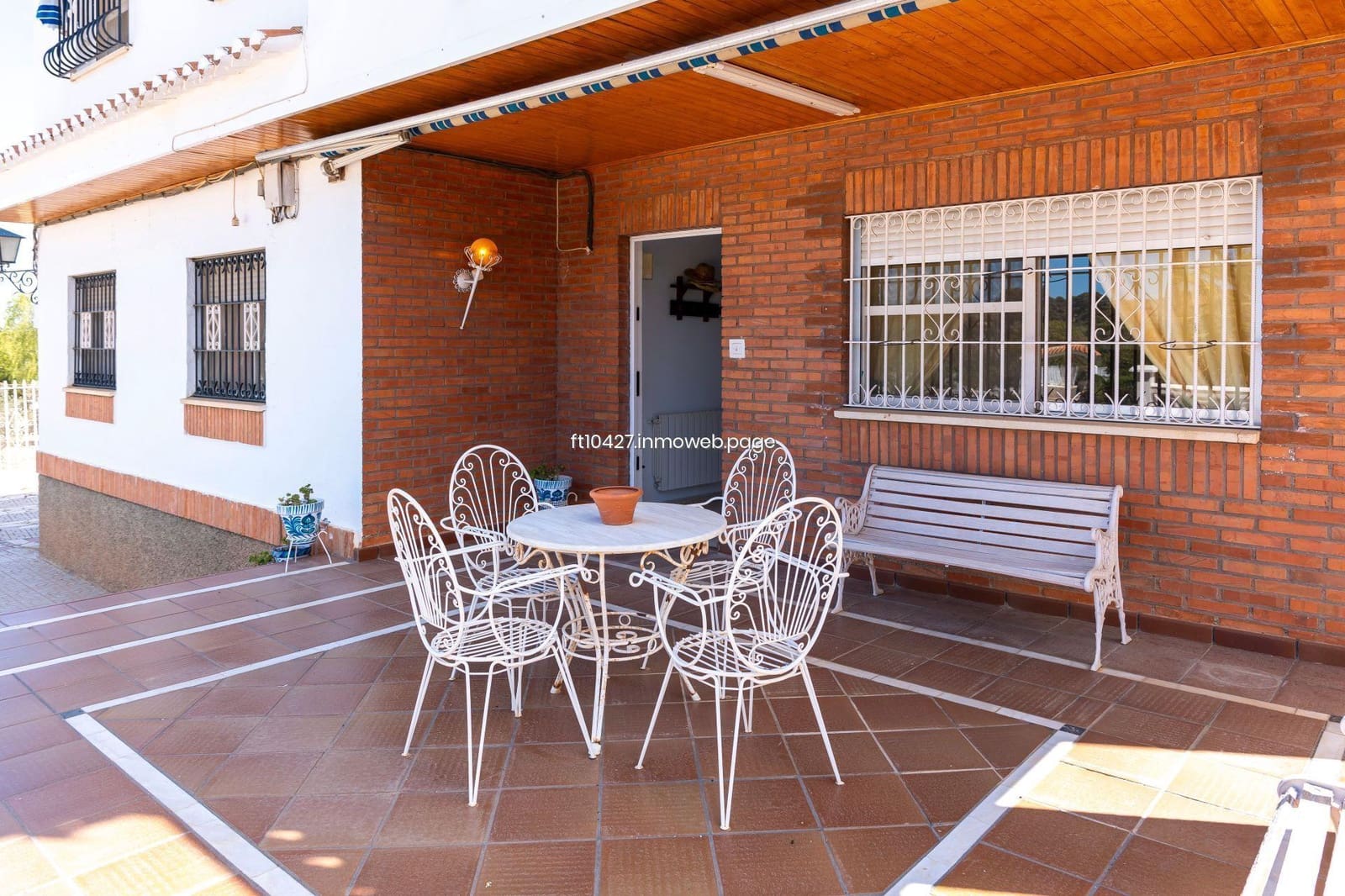 Chalet de 6 habitaciones en Guadix en venta con piscina - 299.500 € (Ref: 10088781)