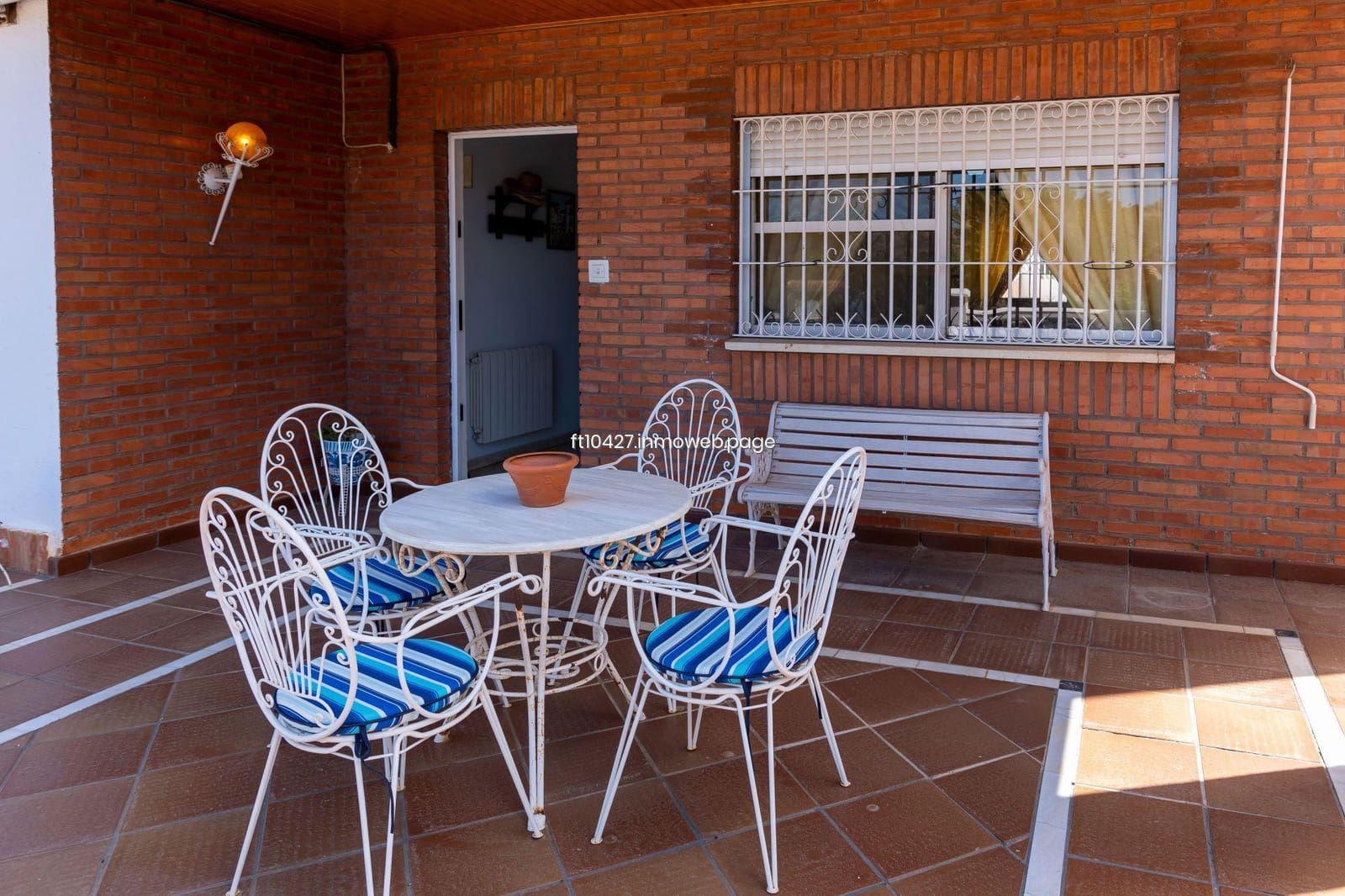 Chalet de 6 habitaciones en Guadix en venta con piscina - 299.500 € (Ref: 10088781)