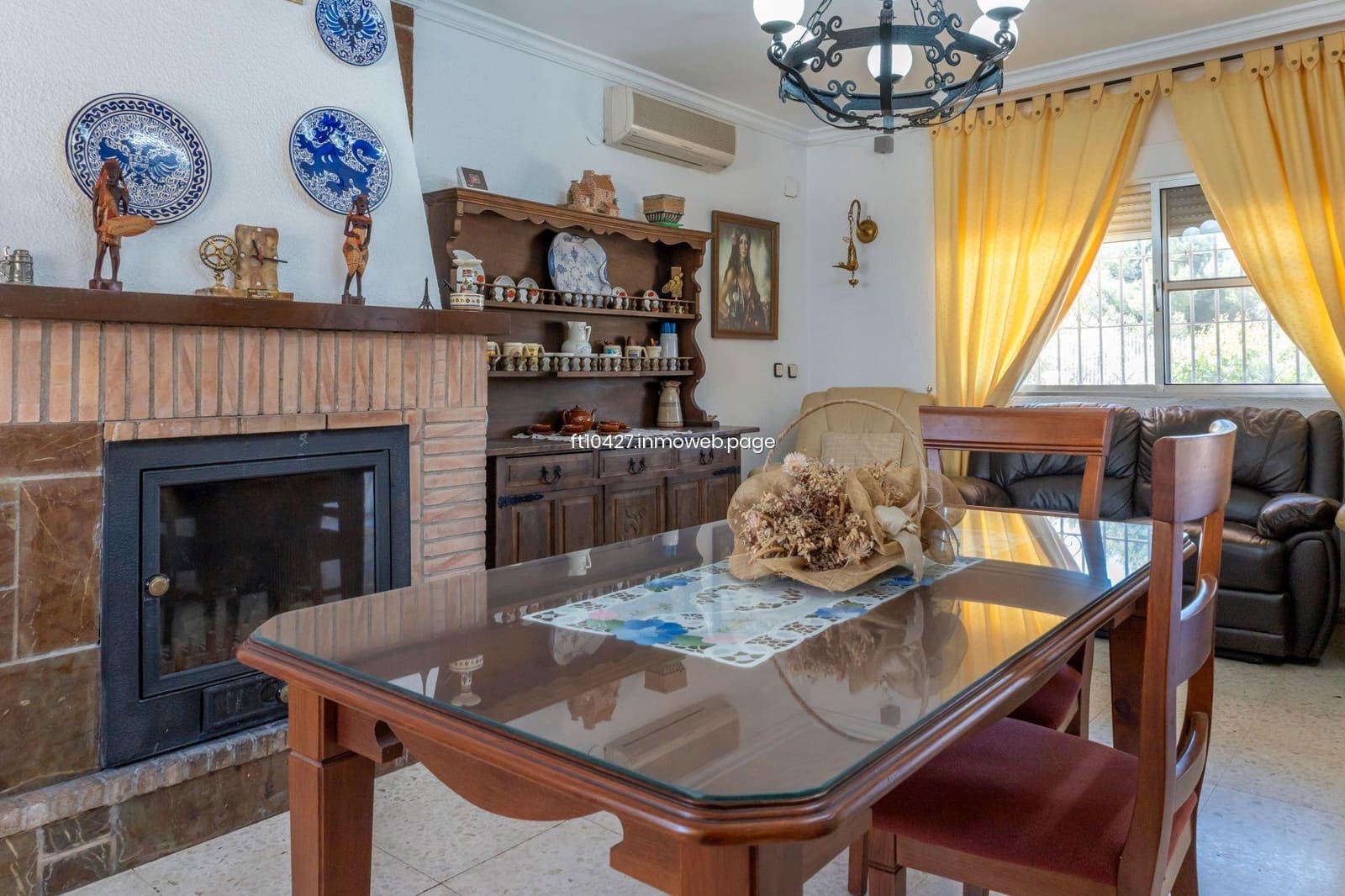 Chalet de 6 habitaciones en Guadix en venta con piscina - 299.500 € (Ref: 10088781)