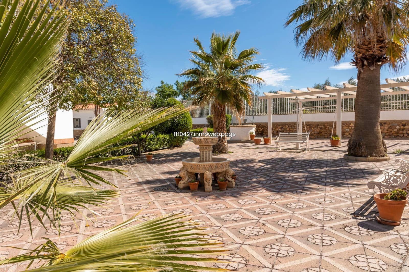 Chalet de 6 habitaciones en Guadix en venta con piscina - 299.500 € (Ref: 10088781)