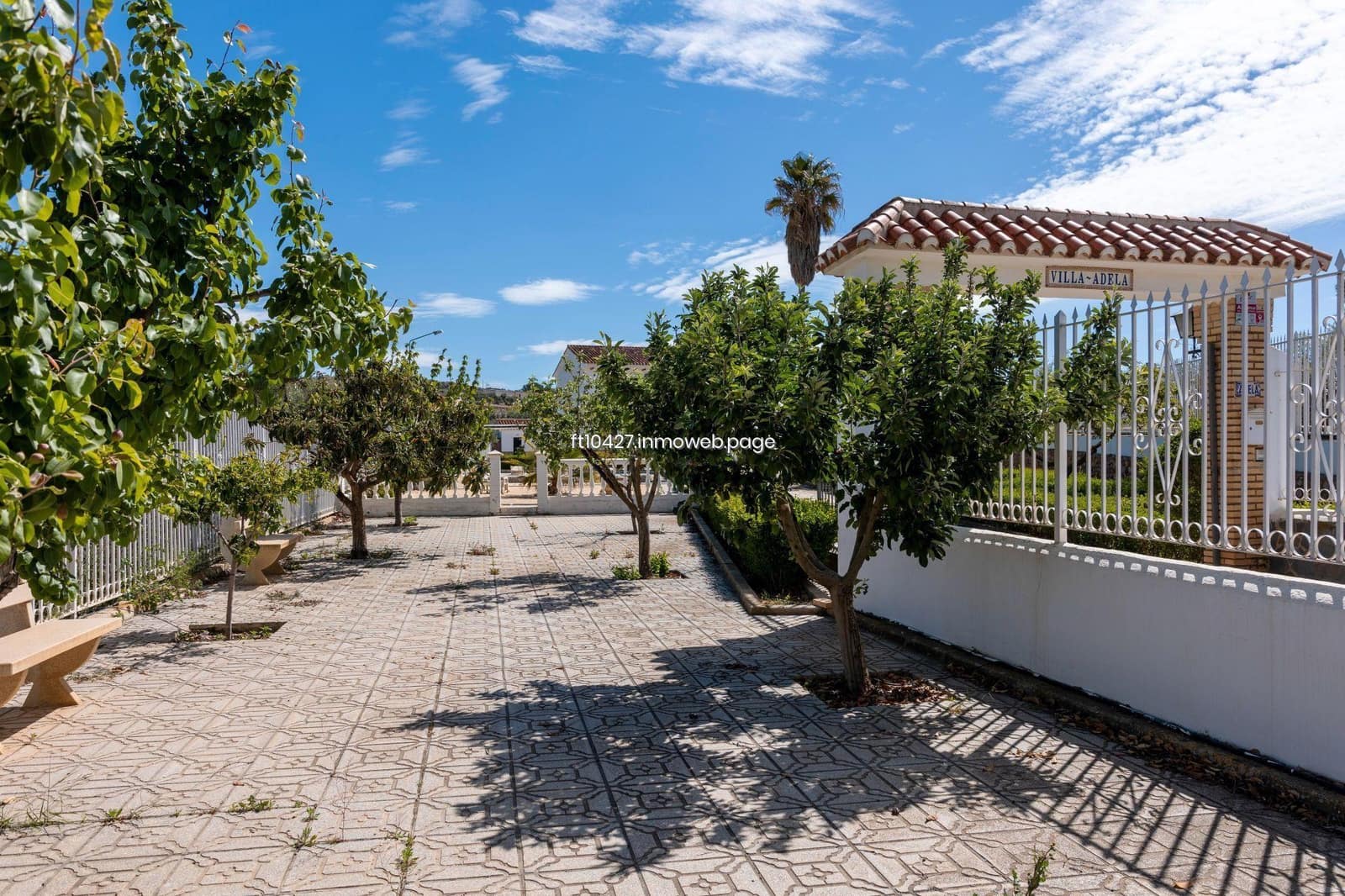 Chalet de 6 habitaciones en Guadix en venta con piscina - 299.500 € (Ref: 10088781)