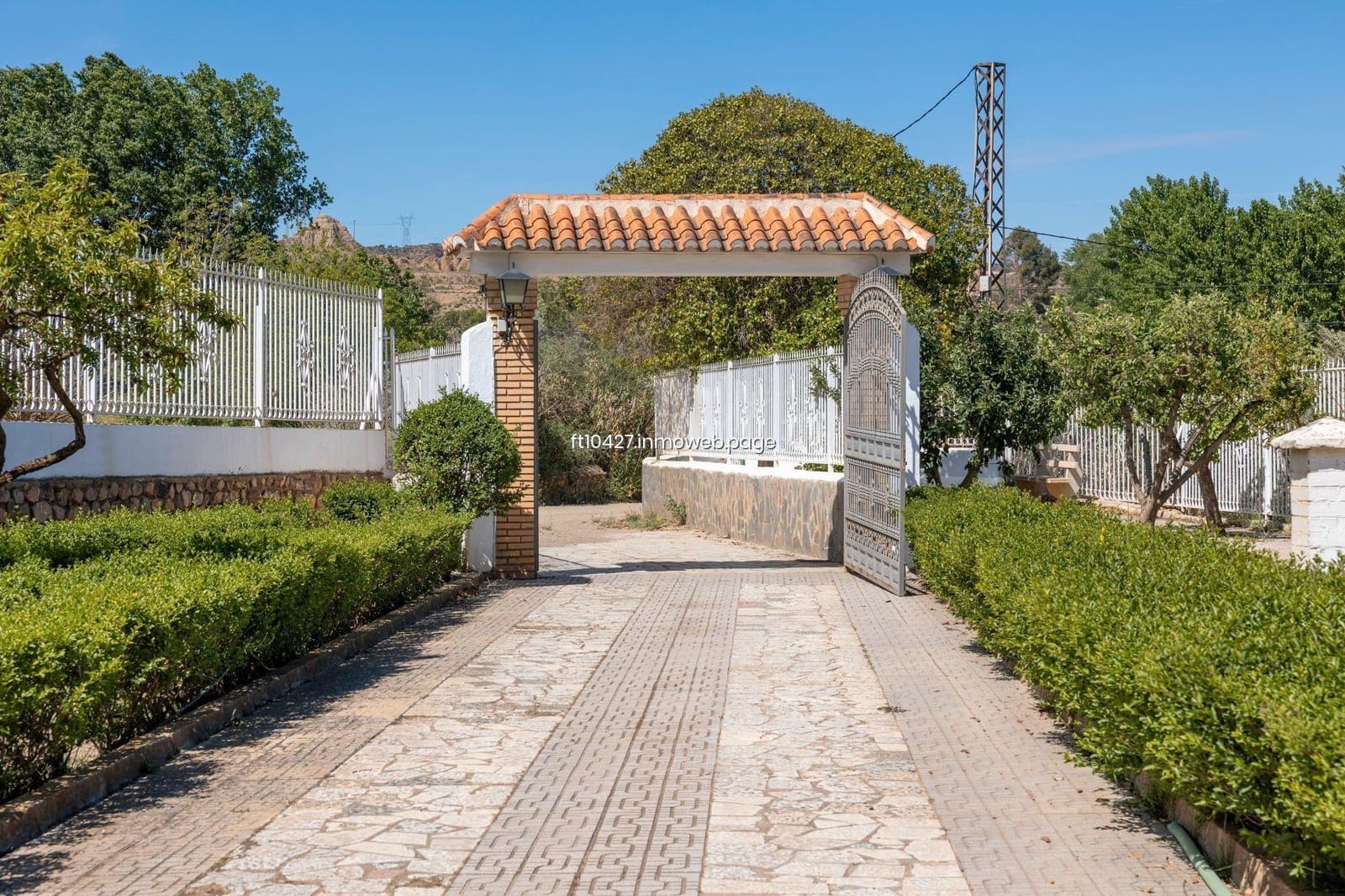 Chalet de 6 habitaciones en Guadix en venta con piscina - 299.500 € (Ref: 10088781)