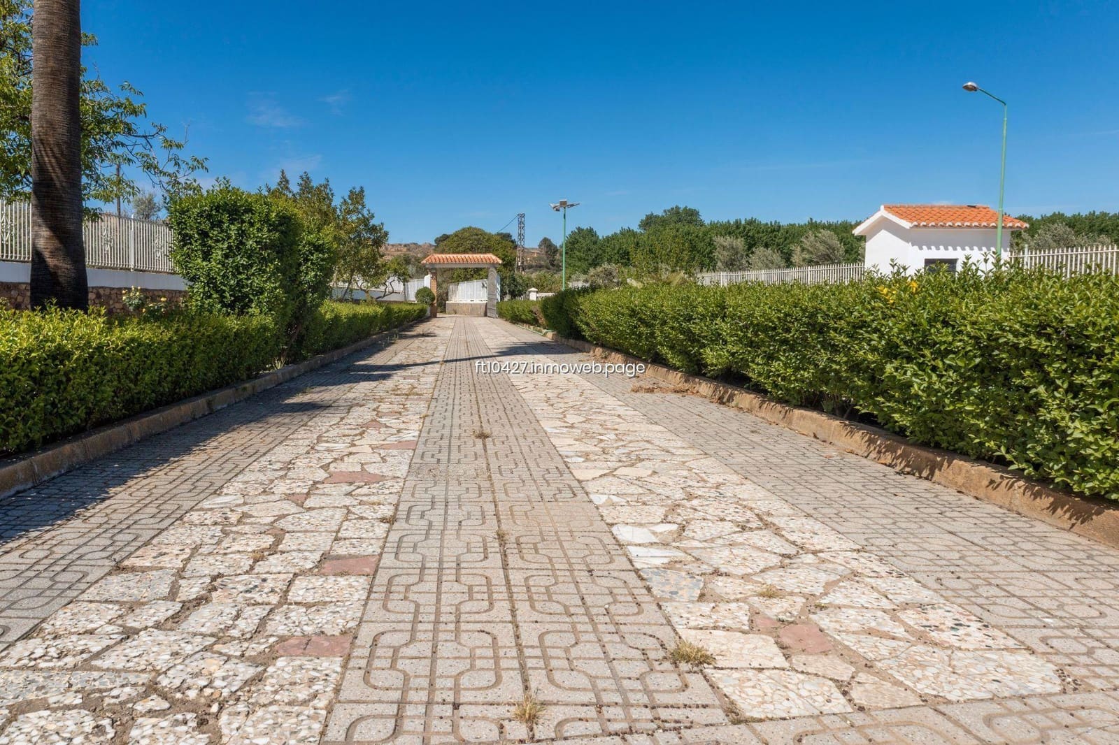 Chalet de 6 habitaciones en Guadix en venta con piscina - 299.500 € (Ref: 10088781)