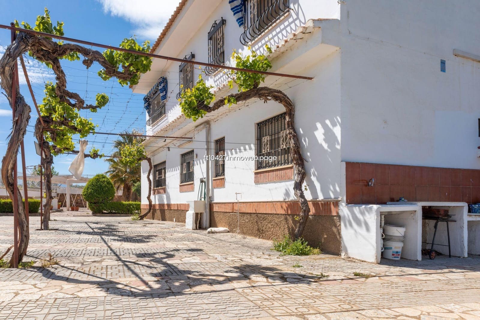 Chalet de 6 habitaciones en Guadix en venta con piscina - 299.500 € (Ref: 10088781)