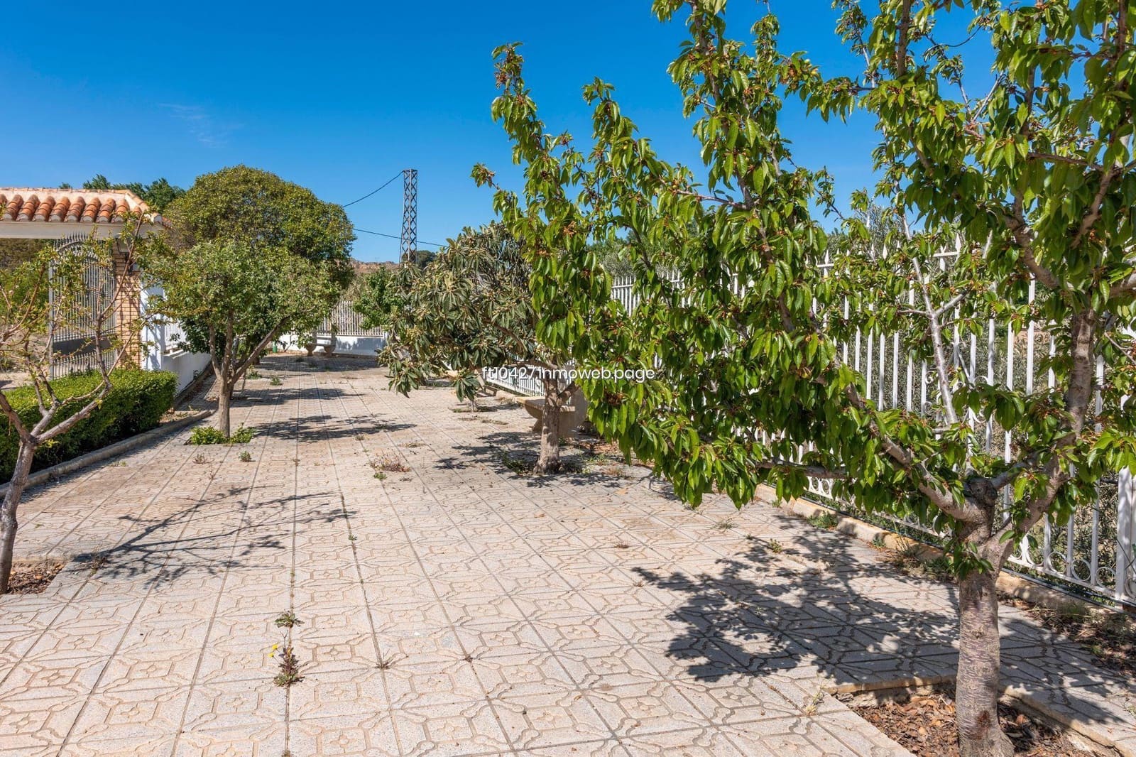 Chalet de 6 habitaciones en Guadix en venta con piscina - 299.500 € (Ref: 10088781)