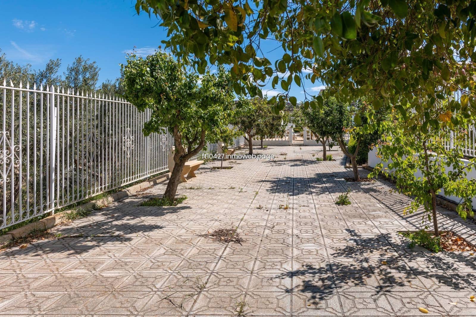 Chalet de 6 habitaciones en Guadix en venta con piscina - 299.500 € (Ref: 10088781)