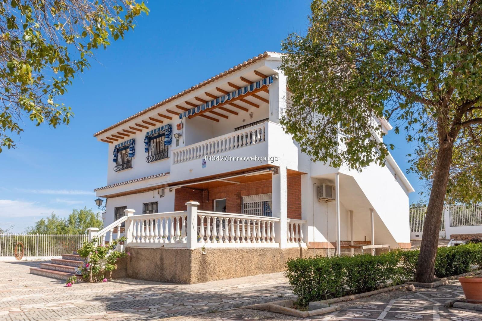 Chalet de 6 habitaciones en Guadix en venta con piscina - 299.500 € (Ref: 10088781)