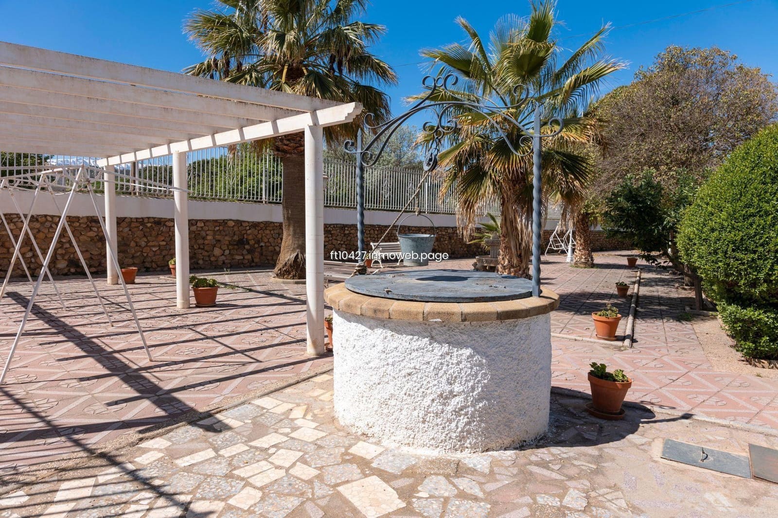 Chalet de 6 habitaciones en Guadix en venta con piscina - 299.500 € (Ref: 10088781)