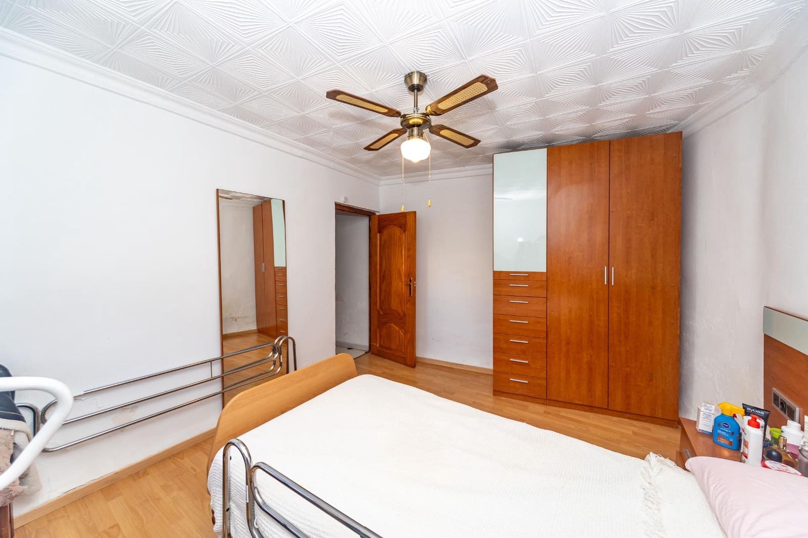 8 bedroom Townhouse for sale in Guadix - € 275,000 (Ref: 10165914)