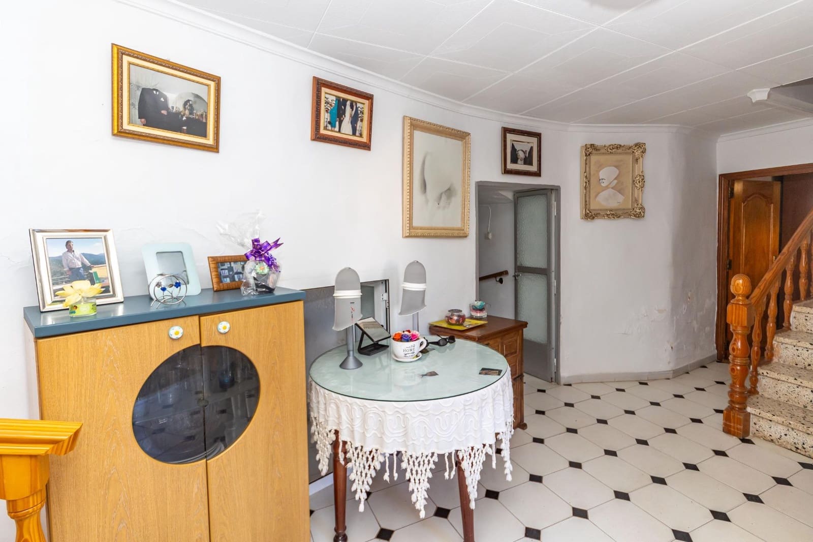8 bedroom Townhouse for sale in Guadix - € 275,000 (Ref: 10165914)