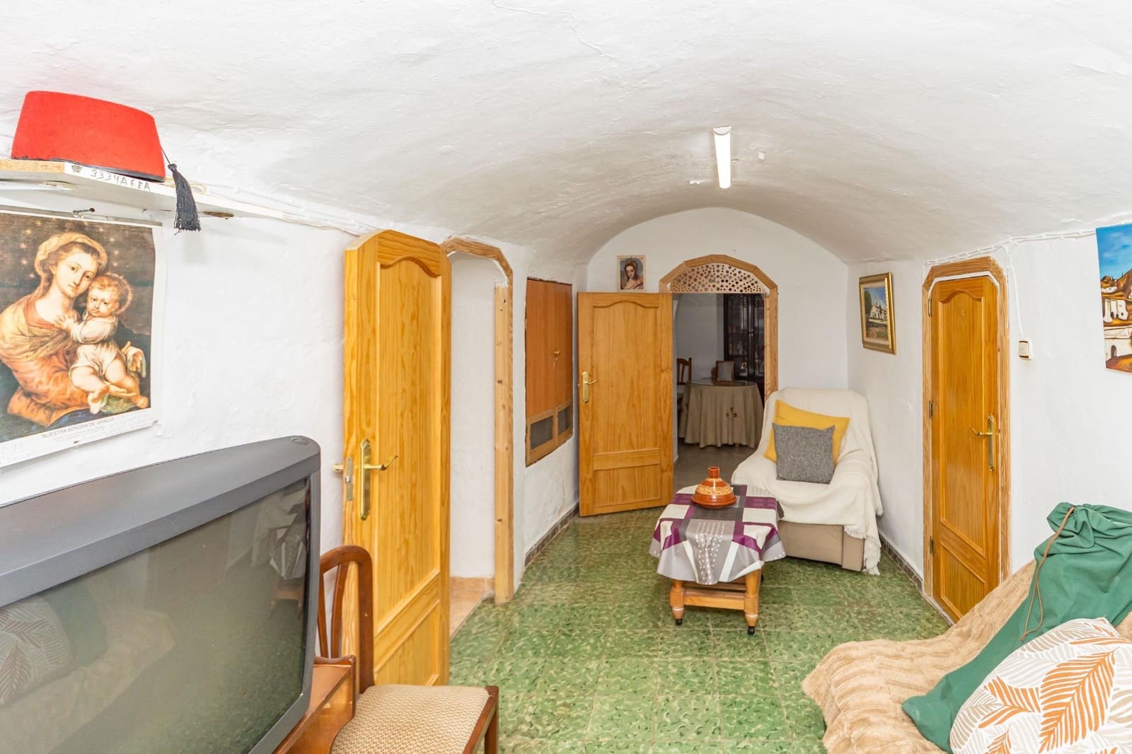 8 bedroom Townhouse for sale in Guadix - € 275,000 (Ref: 10165914)