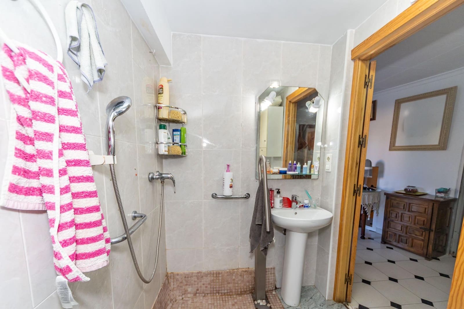8 bedroom Townhouse for sale in Guadix - € 275,000 (Ref: 10165914)