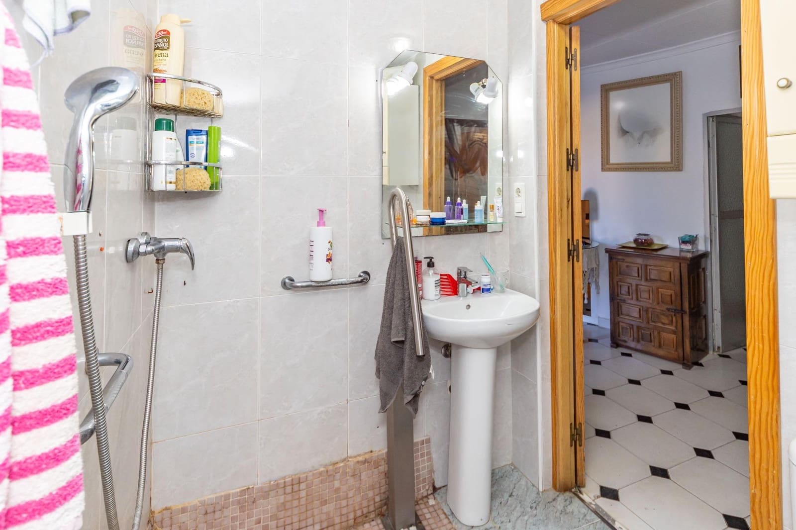 8 bedroom Townhouse for sale in Guadix - € 275,000 (Ref: 10165914)