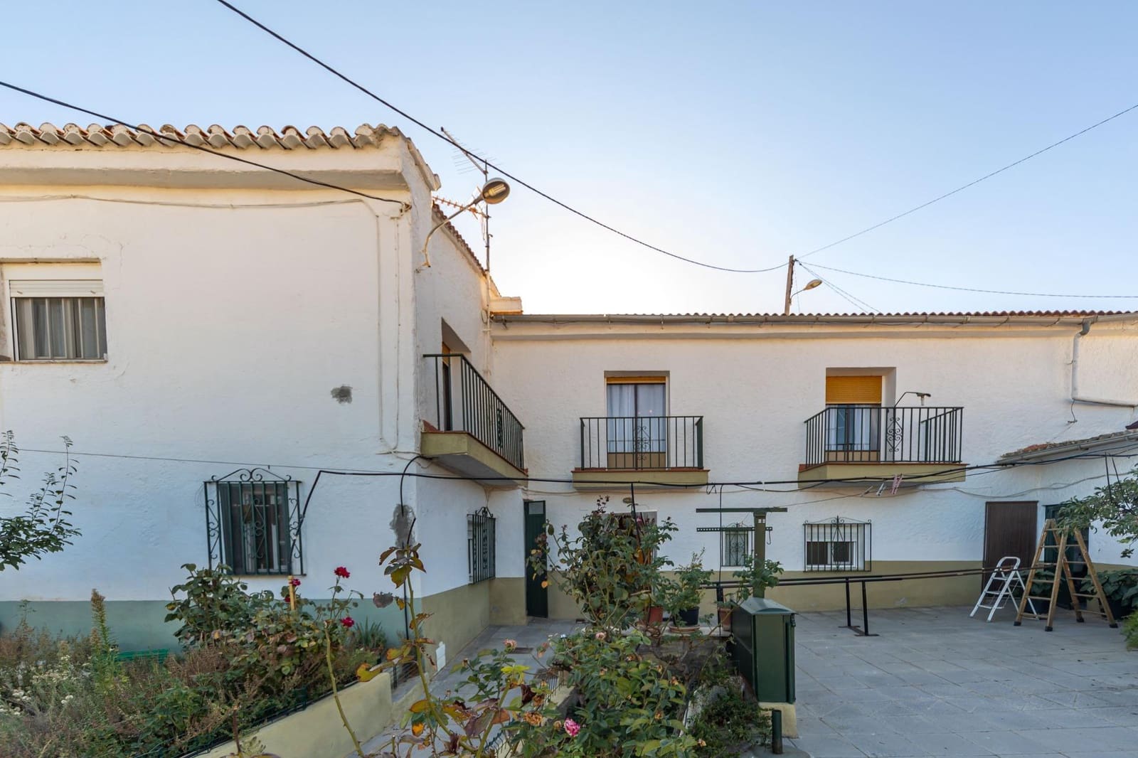 8 bedroom Townhouse for sale in Guadix - € 275,000 (Ref: 10165914)