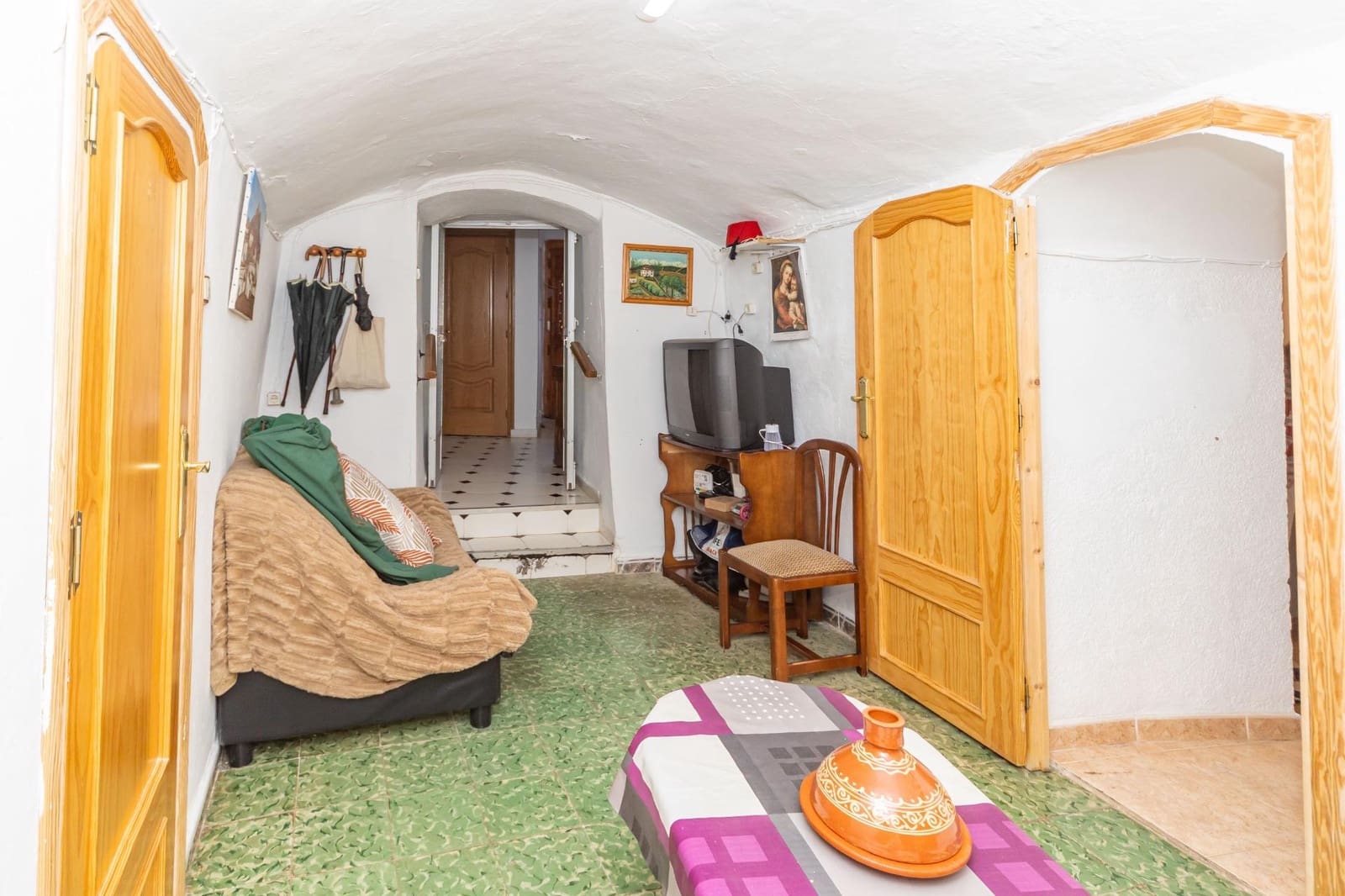8 bedroom Townhouse for sale in Guadix - € 275,000 (Ref: 10165914)