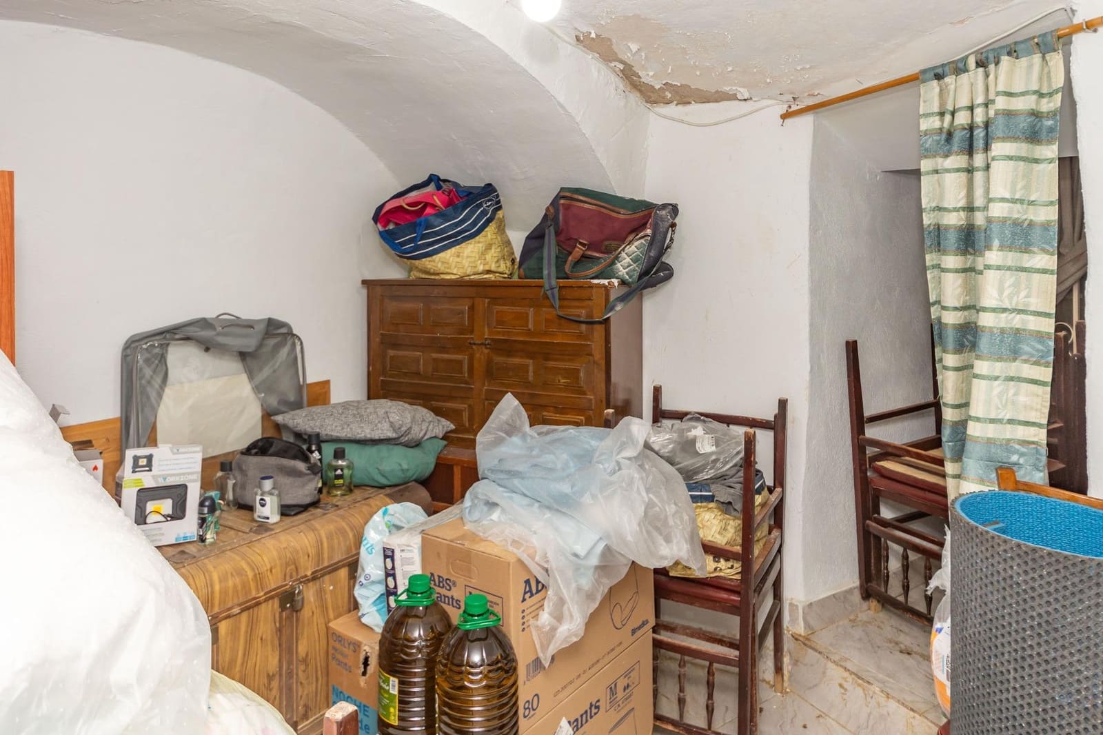 8 bedroom Townhouse for sale in Guadix - € 275,000 (Ref: 10165914)