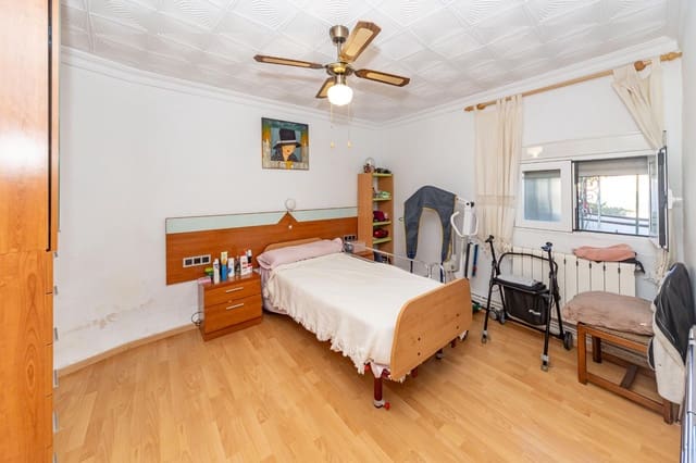 Casa de 8 habitaciones en Guadix en venta - 275.000 € (Ref: 10165914)