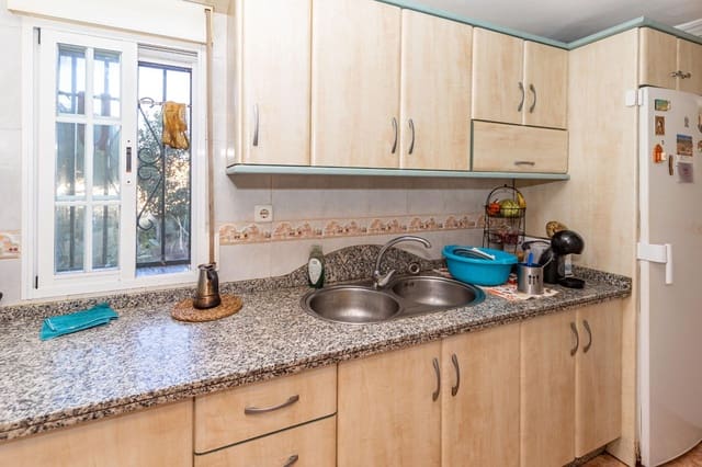 Casa de 8 habitaciones en Guadix en venta - 275.000 € (Ref: 10165914)