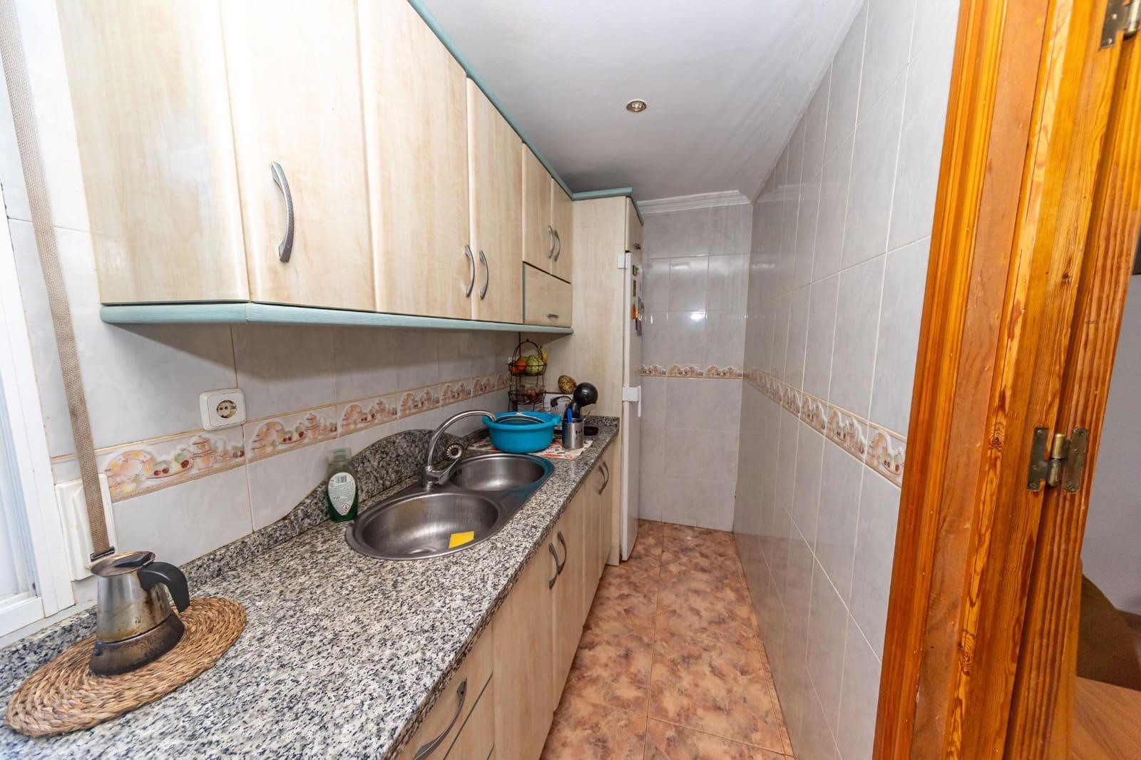 8 bedroom Townhouse for sale in Guadix - € 275,000 (Ref: 10165914)
