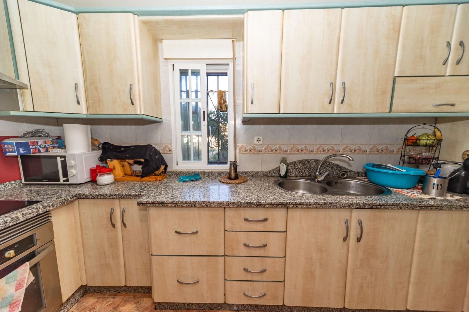 8 bedroom Townhouse for sale in Guadix - € 275,000 (Ref: 10165914)