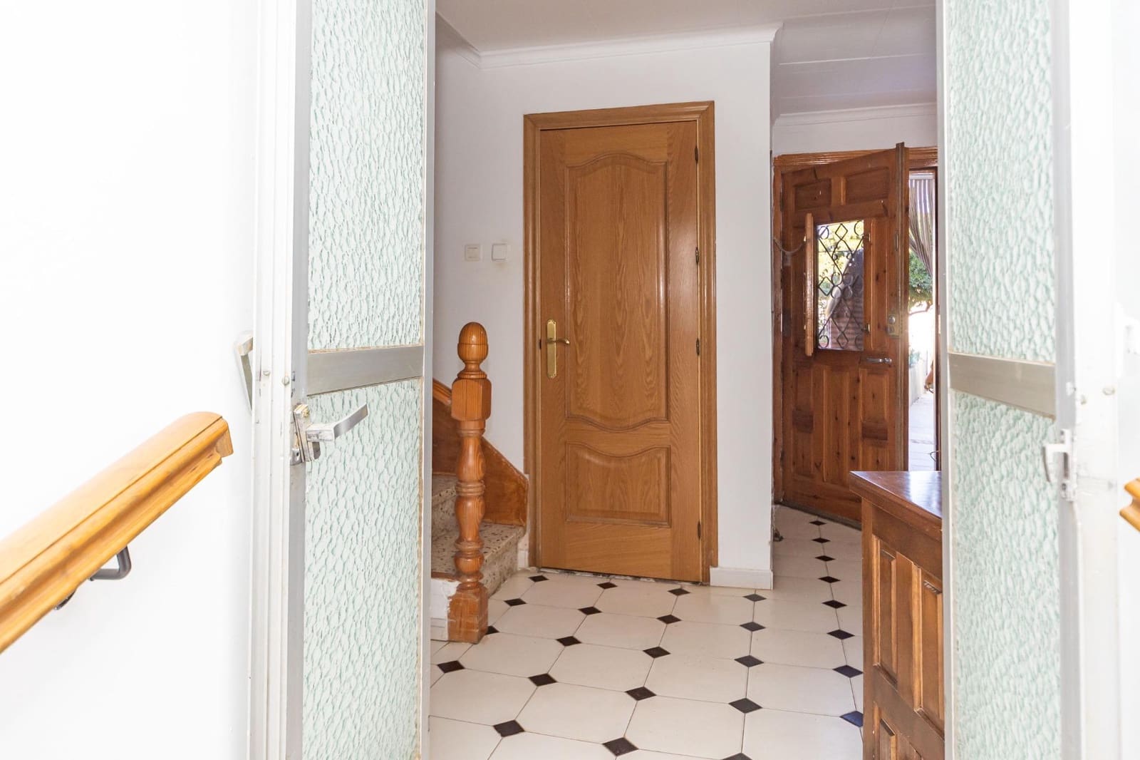8 bedroom Townhouse for sale in Guadix - € 275,000 (Ref: 10165914)