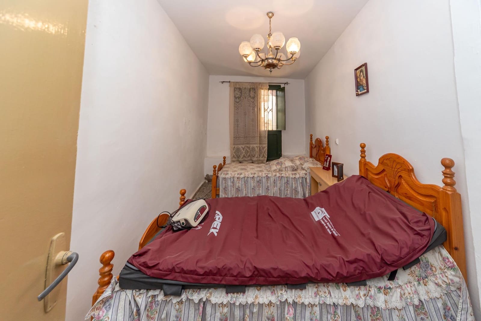8 bedroom Townhouse for sale in Guadix - € 275,000 (Ref: 10165914)