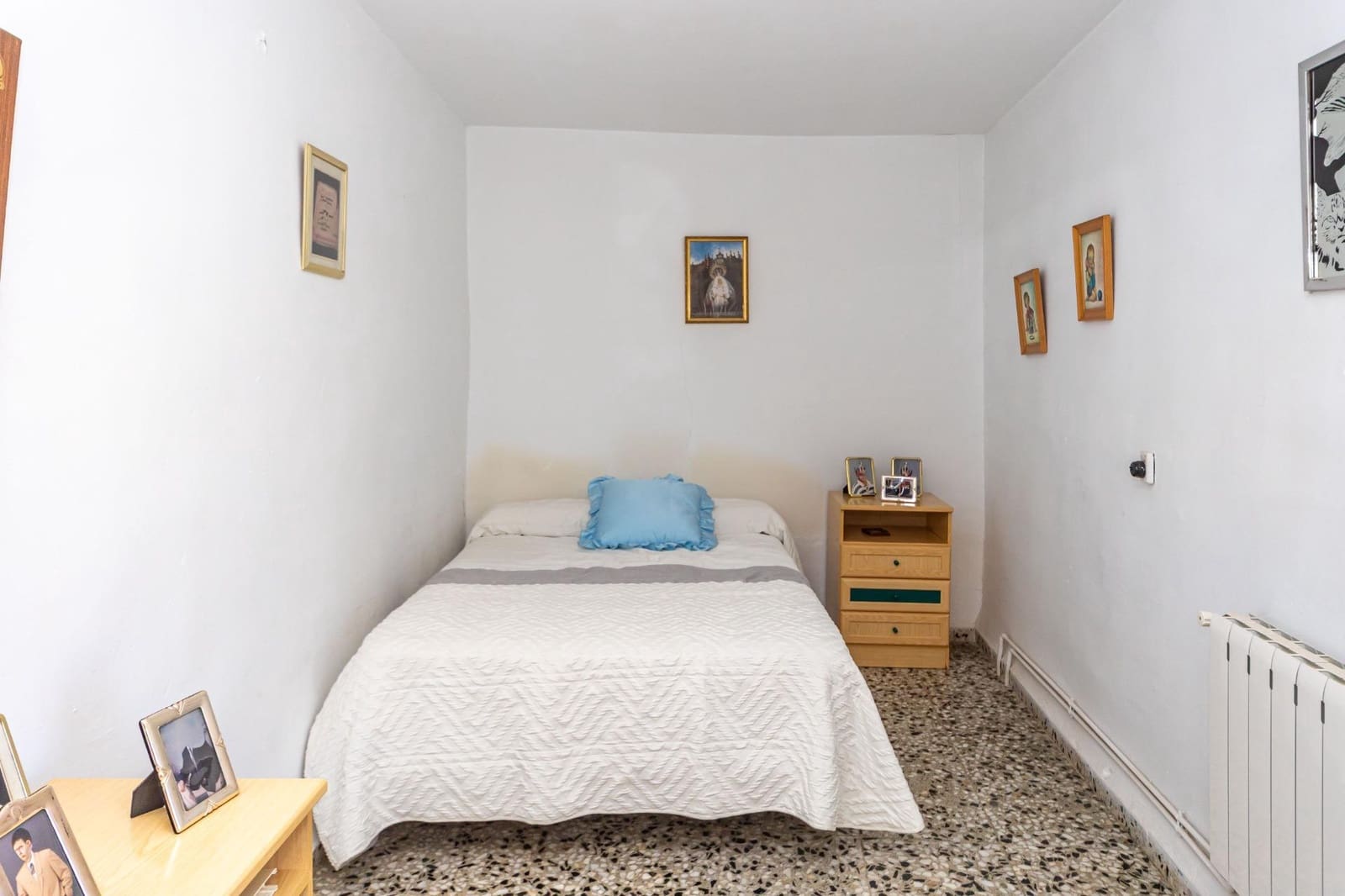 8 bedroom Townhouse for sale in Guadix - € 275,000 (Ref: 10165914)