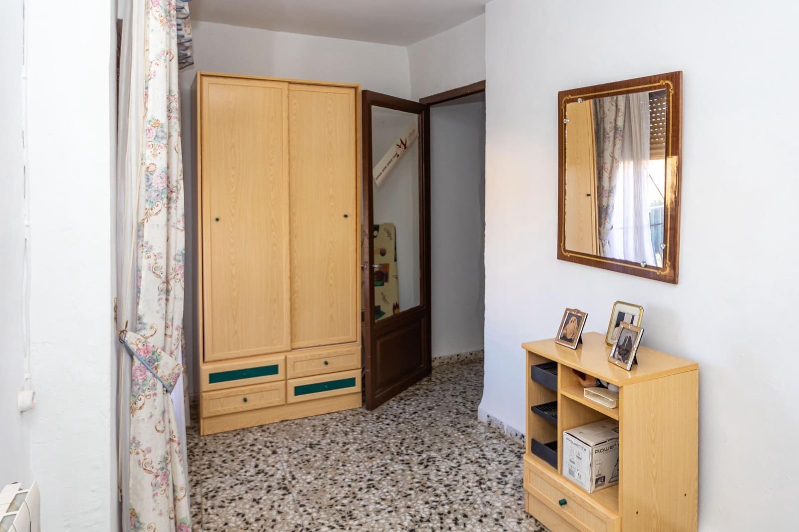 8 bedroom Townhouse for sale in Guadix - € 275,000 (Ref: 10165914)