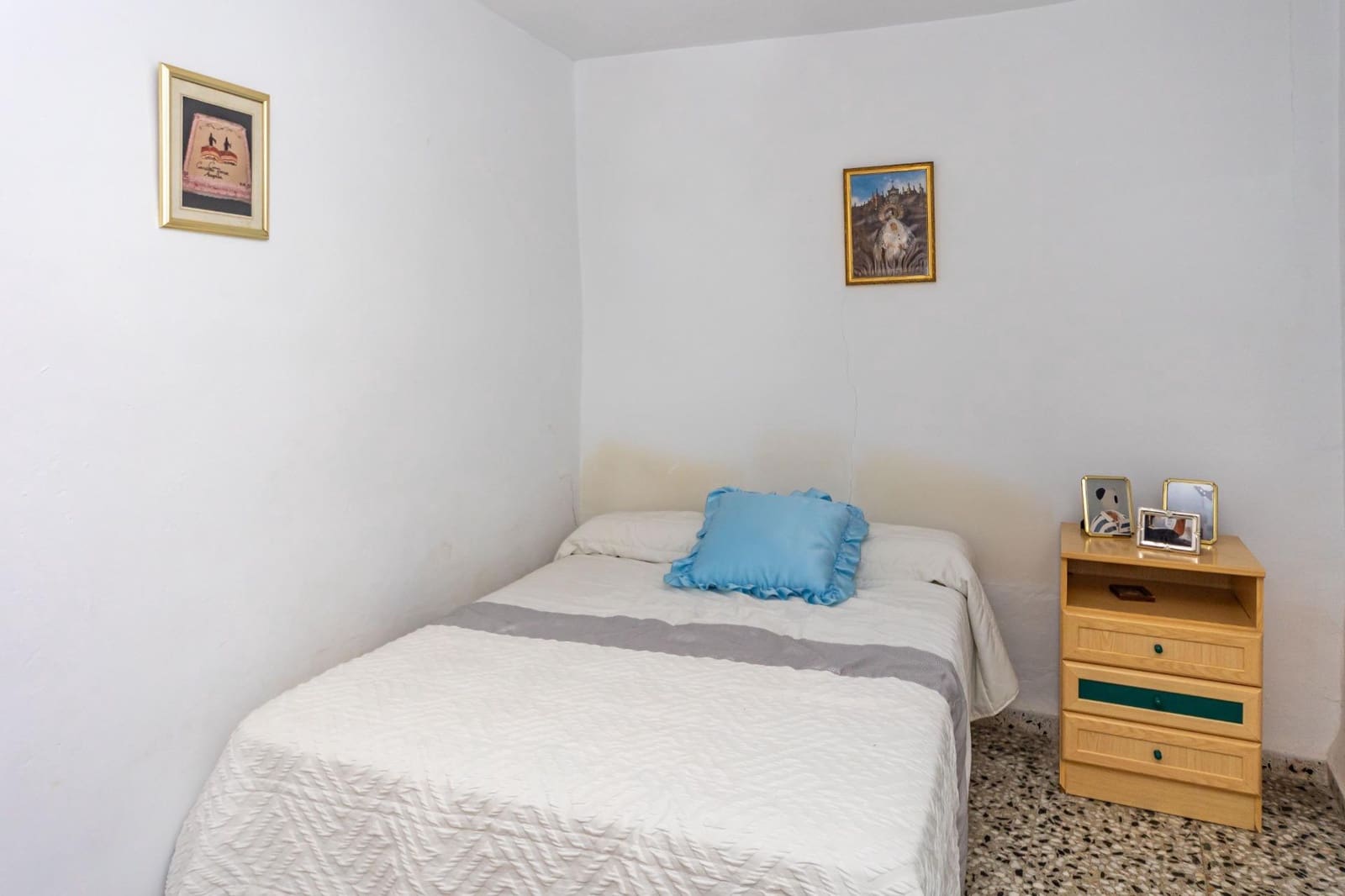 8 bedroom Townhouse for sale in Guadix - € 275,000 (Ref: 10165914)
