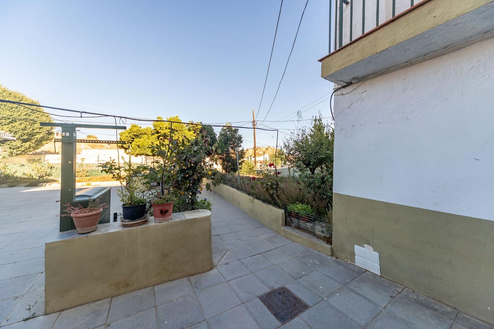 8 bedroom Townhouse for sale in Guadix - € 275,000 (Ref: 10165914)