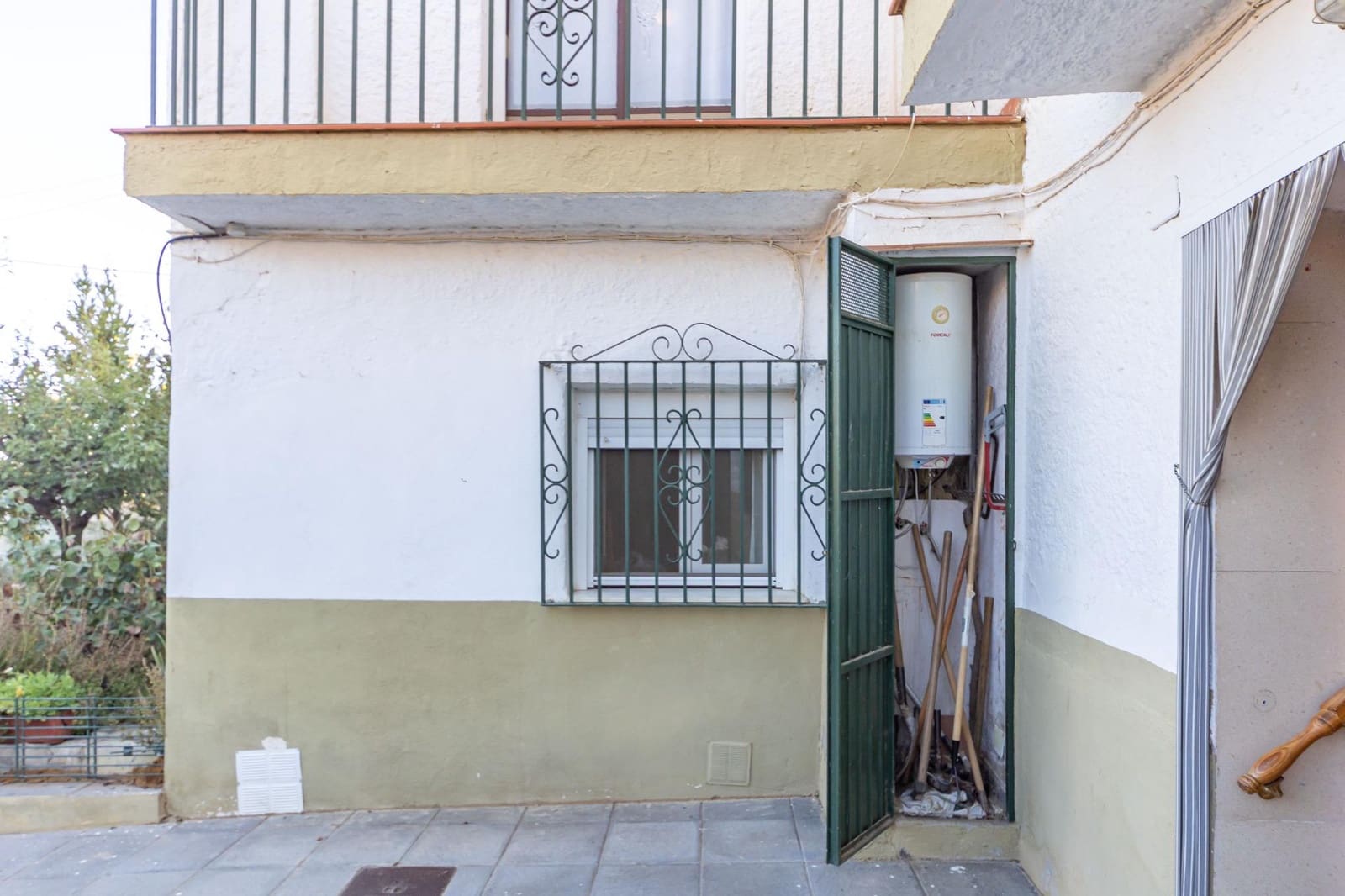 8 bedroom Townhouse for sale in Guadix - € 275,000 (Ref: 10165914)