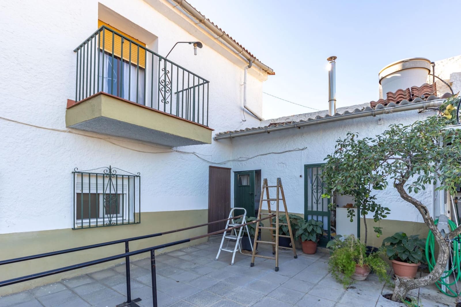 8 bedroom Townhouse for sale in Guadix - € 275,000 (Ref: 10165914)