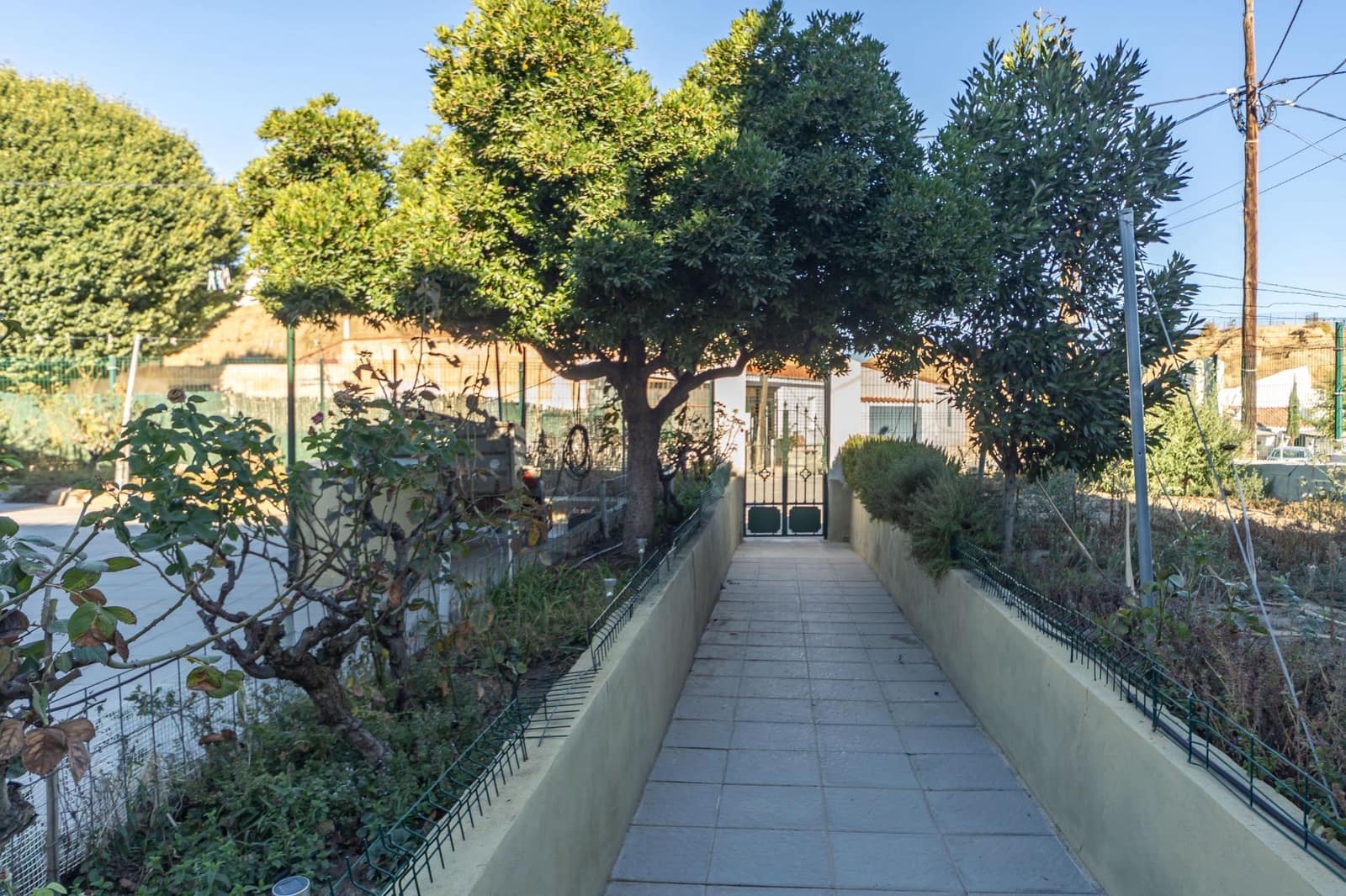 8 bedroom Townhouse for sale in Guadix - € 275,000 (Ref: 10165914)