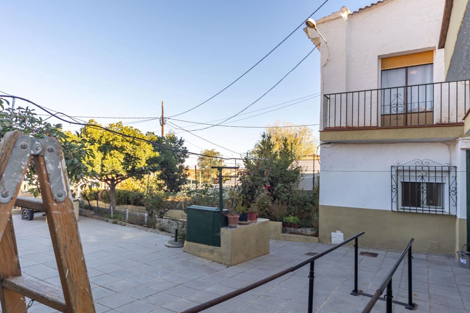 8 bedroom Townhouse for sale in Guadix - € 275,000 (Ref: 10165914)