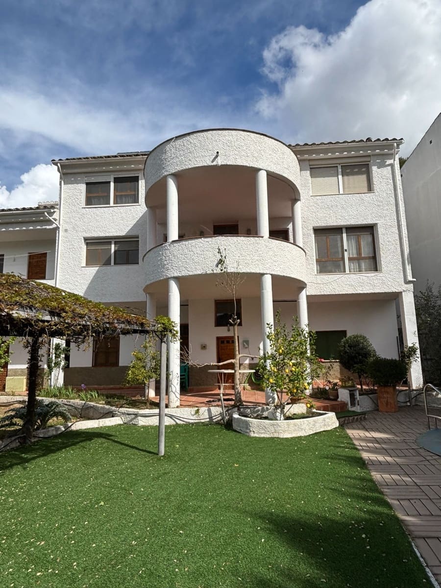 7 soveværelse Villa til salg i Siles med swimmingpool garage - € 330.000 (Ref: 9129132)